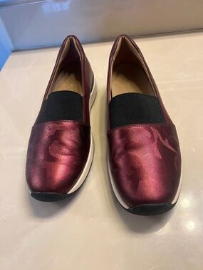 Vionic Cameo burgundy comfort shoes size 8.5